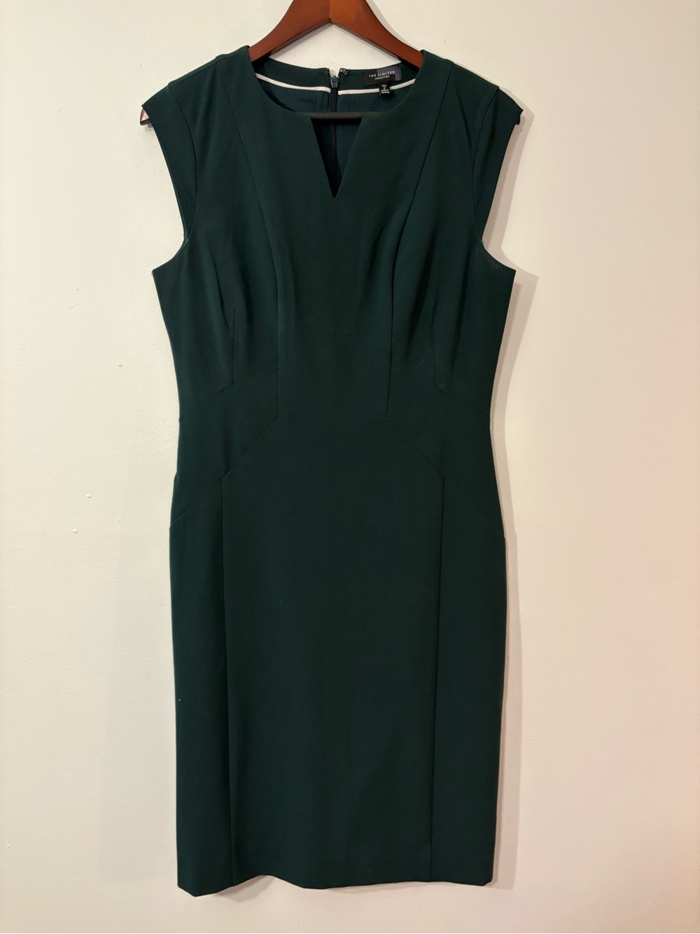 The Limited Collection Emerald Green Sheath Dress — Size 6 Tall 🌲
